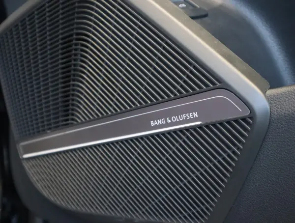 Audi SQ5 3.0 4WD Leather Package (Fine Nappa Leather Diamond Stitch, Bang & Olufsen 3D), Panoramic Sunroof, 20-inch Alloy Wheels, Black Styling Package, TV Tuner, Privacy Glass, Comfort Package (Mythos Black Metallic) — photo 8