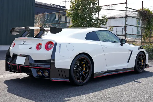 2024 Nissan Gt-r — photo 2