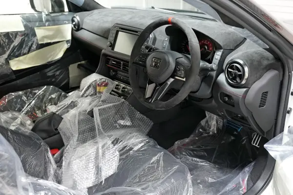 Nissan GT-R 3.8 NISMO Special Edition 4WD MY25 Final Model Registered Unused Car Full Protection Film (Brilliant White Pearl) — photo 7