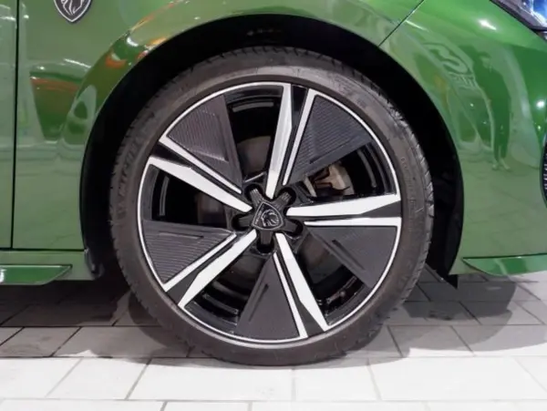 Peugeot 308GT BlueHDi Diesel Turbo — photo 8