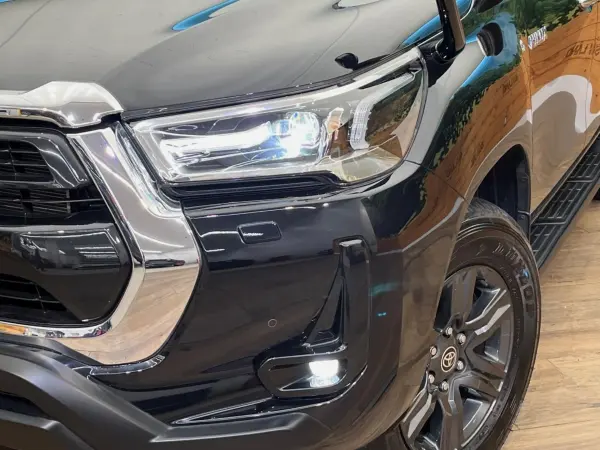 Toyota Hilux 2.4 Z Diesel Turbo 4WD (Attitude Black Mica) — photo 8