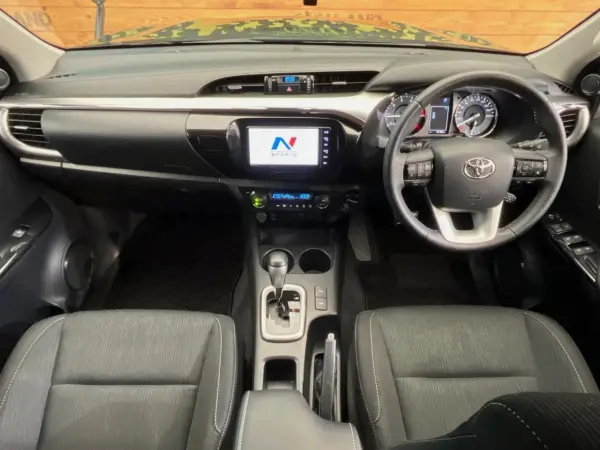 2023 Toyota Hilux — photo 2