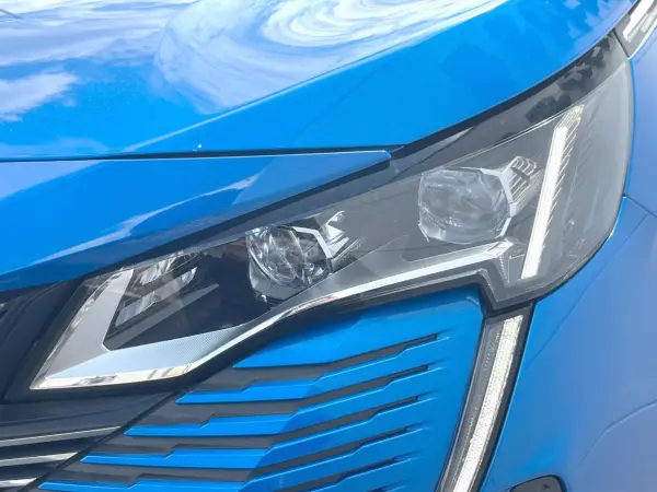 Peugeot 3008 GT BlueHDi Diesel Turbo Panorama Sunroof Apple CarPlay Backup Camera Adaptive Cruise Power Seats Heated Seats Electric Tailgate Full LED Headlights Advanced Grip Control Genuine 18-inch AW Non-Smoking Car (Vertigo Blue) — photo 8