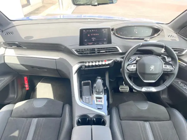 2022 Peugeot 3008 — photo 2