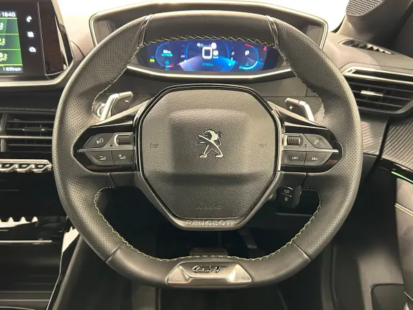 Peugeot 208 GT — photo 7