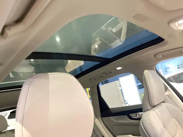 Volvo XC60 Ultimate B5 AWD 4WD Certified Used Car Panoramic Glass Sunroof harman/kardon White Leather Google Navigation 360° View Camera Non-Smoking Car Power Seats with Memory Function Bluetooth Power Tailgate ETC (Silver Dawn Metallic) — photo 7