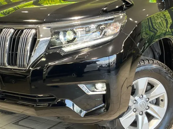 Toyota Land Cruiser Prado 2.7 TX 4WD Sunroof SD9 Navigation Backup Camera Collision Mitigation Radar Cruise (Black) — photo 8