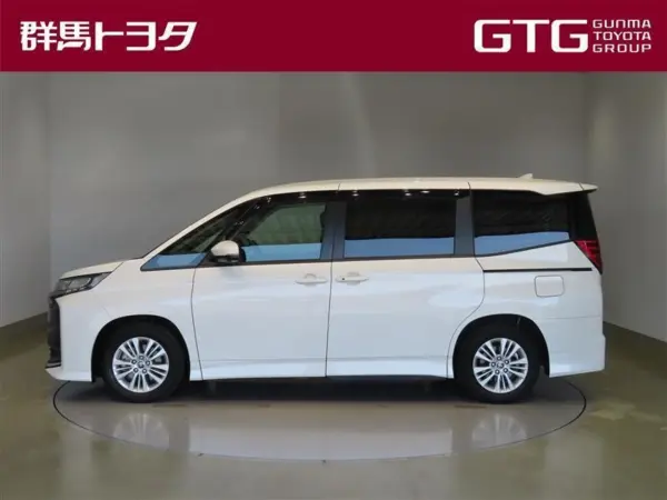 2022 Toyota Noah — photo 2
