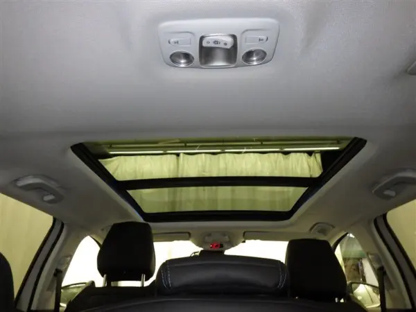 Peugeot 5008 Cross City No Warranty (Pearl Mica) — photo 8