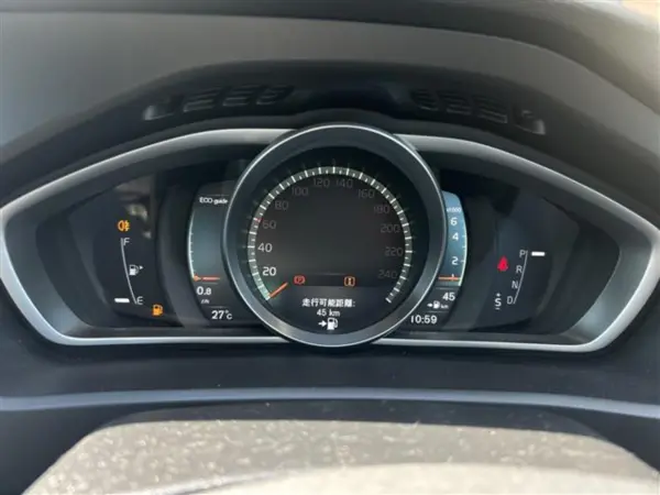 Volvo V40 T3 R-Design Edition — photo 8