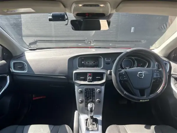 Volvo V40 T3 R-Design Edition — photo 9