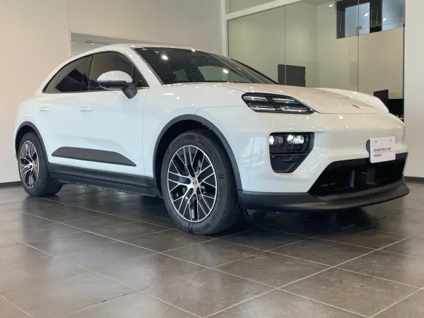 2025 Porsche Macan — photo 3