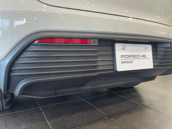 Porsche Macan 4 4WD Certified Used Car / Company Demo Car / Matrix LED Lights / Panoramic Roof / Air Suspension / 18-Way Adaptive Seats / Front Seat Heating & Cooling / BOSE Sound (White) — photo 7