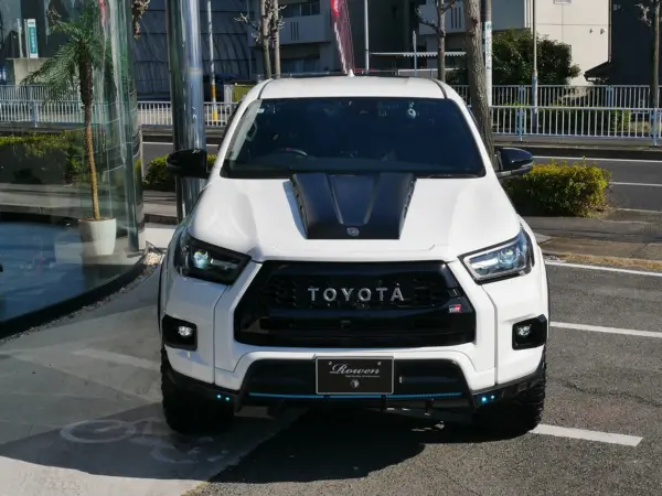 2022 Toyota Hilux — photo 2