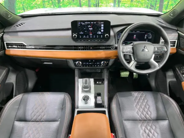 2022 Mitsubishi Outlander — photo 2