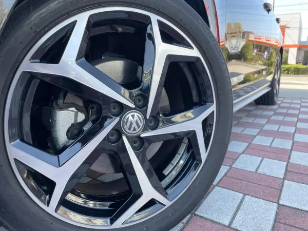 Volkswagen Polo TSI R-Line One Owner DiscoverPro Package Safety Package Technology Package Apple CarPlay Radar Cruise Control Backup Camera Genuine Navigation Full Digital Meter ETC Onboard Unit (Deep Black Pearl Effect) — photo 9