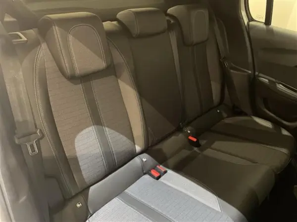 2021 Peugeot 208 — photo 3