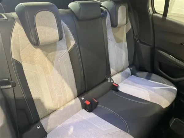 Peugeot 208 GT Line — photo 7