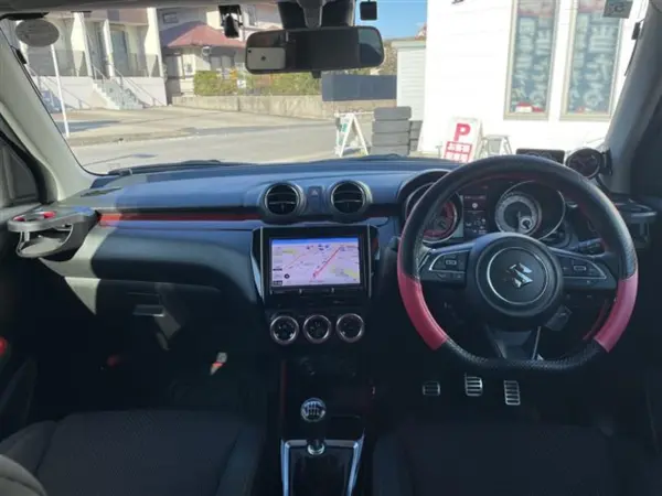 2022 Suzuki Swift — photo 2