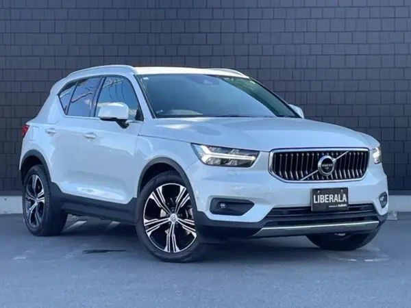 Volvo XC40 T4 AWD Inscription 4WD Black Leather Seats Harman/Kardon ACC Genuine Navigation 360-Degree Camera Apple CarPlay Seat Heaters BSM Corner Sensors Power Seats Power Tailgate Steering Heater Genuine 19-inch Alloy Wheels Smart Key ETC (Crystal White Pearl) — photo 9