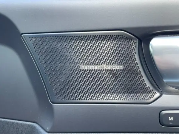 Volvo XC40 T4 AWD Inscription 4WD Black Leather Seats Harman/Kardon ACC Genuine Navigation 360-Degree Camera Apple CarPlay Seat Heaters BSM Corner Sensors Power Seats Power Tailgate Steering Heater Genuine 19-inch Alloy Wheels Smart Key ETC (Crystal White Pearl) — photo 7