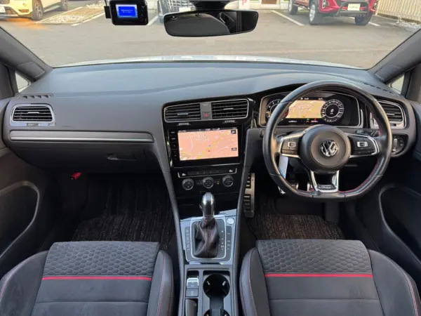 2019 Volkswagen Golf — photo 2