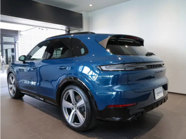 2025 Porsche Cayenne — photo 3