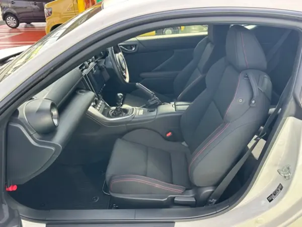 Subaru BRZ 2.4 R 6MT Aftermarket Audio Backup Camera Height Adjustable Suspension (Crystal White Pearl) — photo 7