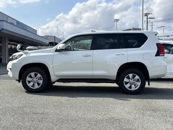 2023 Toyota Landcruiser Prado — photo 2