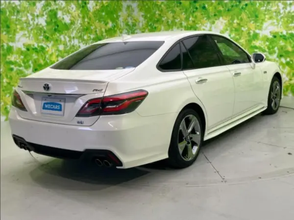 2019 Toyota Crown — photo 3