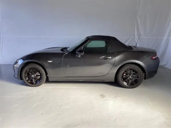 2021 Mazda Roadster — photo 2