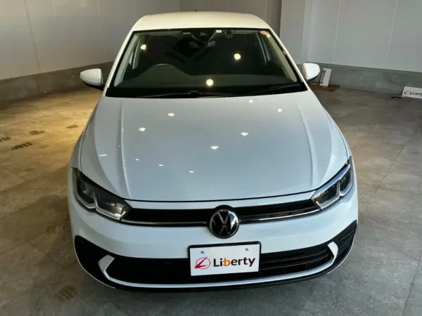 Volkswagen Polo TSI Active Basic with Genuine Display, B Camera, Collision Mitigation B, Steering Switch (Pure White) — photo 9