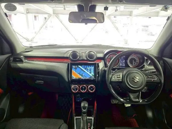 2021 Suzuki Swift — photo 2