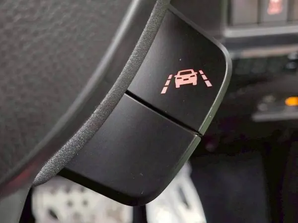 Suzuki Swift Sport 1.4 8th Gen Navi TV/Radar Cruise/Corner Sensor/Paddle Shift/Collision Mitigation/Lane Assist/Stability Control/Seat Heater/AT Car/LED Headlights/17-inch Alloy/Smart Key/Push Start (Pure White Pearl) — photo 7