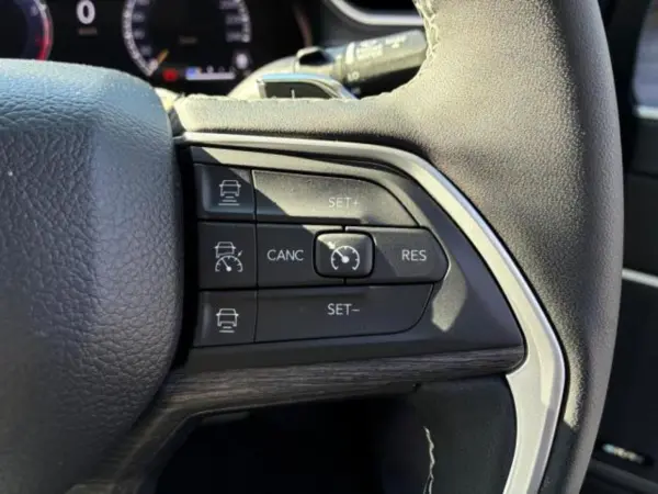 2025 Jeep Grand Cherokee — photo 9 | Tuminion Kenya