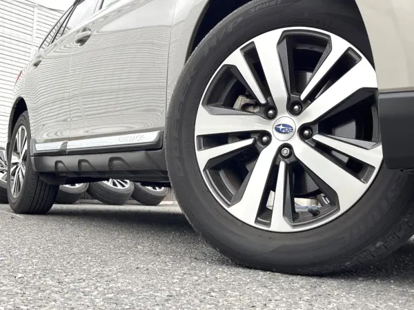 Subaru Legacy Outback 2.5 Limited 4WD with Factory Navigation, Front/Side/Rear Cameras, ETC, Dashcam, Power Tailgate, Factory 18-inch Alloy Wheels, Leather Seats, Power Seats, Seat Heaters, LED Headlights, Fog Lamps (Tungsten Metallic) — photo 9