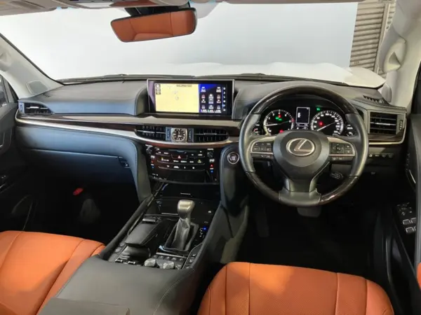 Lexus LX 570 4WD — photo 7