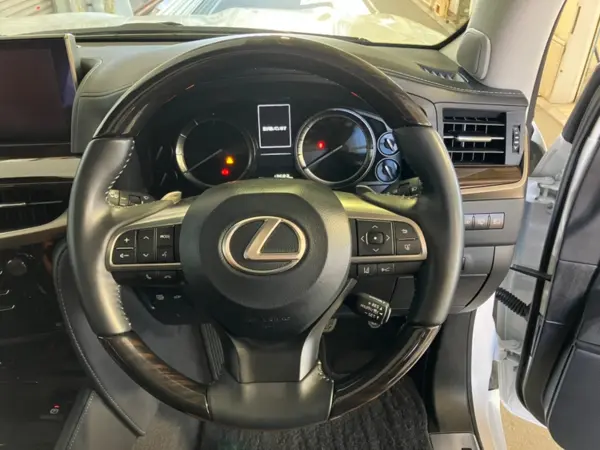 Lexus LX 570 4WD — photo 9