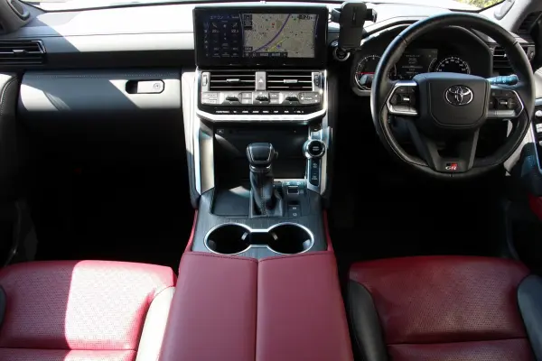 2024 Toyota Landrcuiser 300 — photo 2