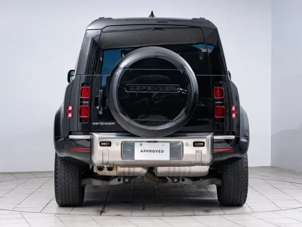 2023 Landrover Defender — photo 3