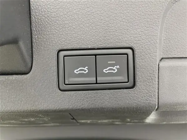 Volkswagen Arteon TSI 4Motion R-Line Advance 4WD with Factory Navigation, Full-Seg, ACC, Surround Camera, DCC (Yellow) — photo 9