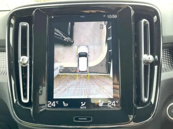 Volvo XC40 B4 AWD R-Design 4WD Certified Used Car — photo 9