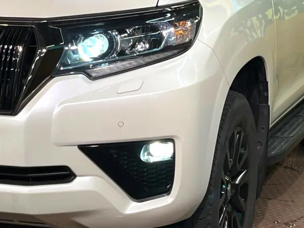 Toyota Land Cruiser Prado 2.8 TX L Package Black Edition Diesel Turbo 4WD Sunroof Factory Navigation Panoramic View Monitor Radar Cruise Control Blind Spot Monitor Genuine 18-inch Alloy Seats Ventilation Bluetooth Full-Seg (White Pearl Crystal Shine) — photo 8