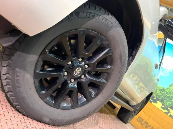 Toyota Land Cruiser Prado 2.8 TX L Package Black Edition Diesel Turbo 4WD Sunroof Factory Navigation Panoramic View Monitor Radar Cruise Control Blind Spot Monitor Genuine 18-inch Alloy Seats Ventilation Bluetooth Full-Seg (White Pearl Crystal Shine) — photo 9