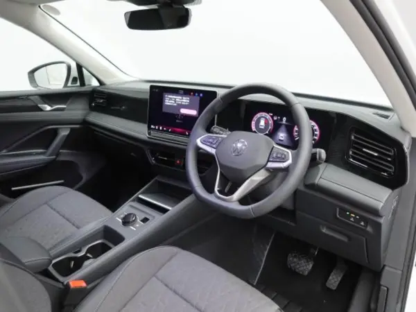 Volkswagen Tiguan eTSI Active Certified Used Car Mild Hybrid Around View Camera Travel Assist LED Headlights Head-Up Display Digital Meter Power Tailgate Genuine Navigation Seat Heater (White) — photo 9