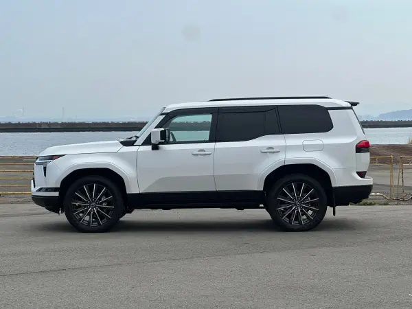 2025 Lexus Gx — photo 3