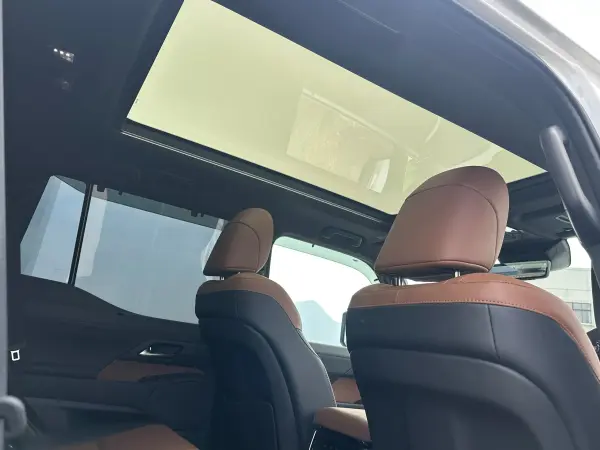 Lexus GX550 Version L 4WD Panoramic Roof Digital Mirror Front/Rear Dashcam 360 Camera Power Side Steps Saddle Tan Leather Cool Box Wireless Charging HUD BSM Power Tailgate Safety System 22in All-Weather Wheels Cold Weather Package (Sonic Quartz) — photo 7