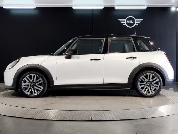 2025 Mini Cooper — photo 3