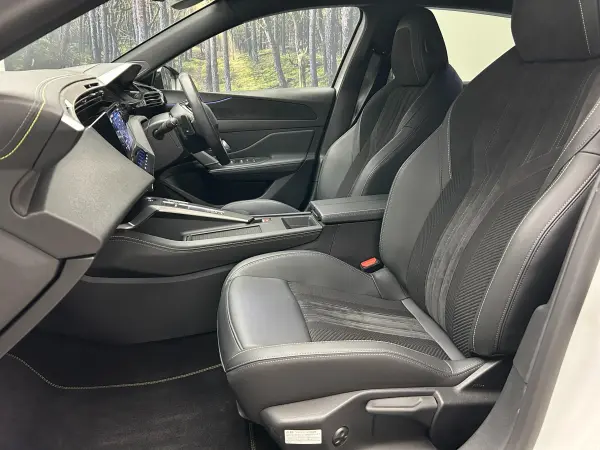 Peugeot 308GT Hybrid — photo 8