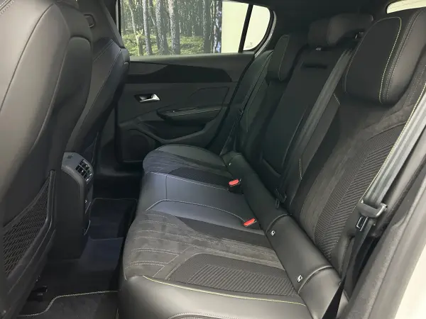 Peugeot 308GT Hybrid — photo 9